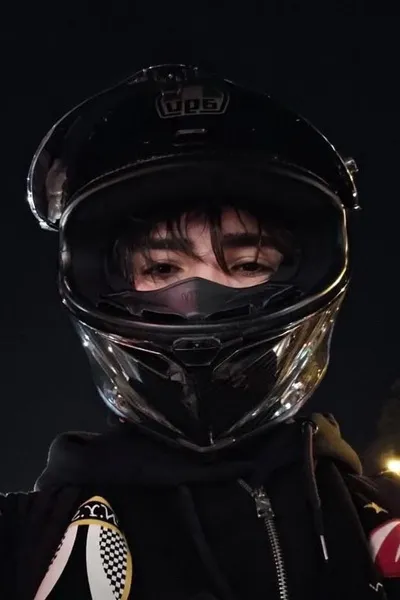 Flipped Chat AI – kalbėkite su Medžiotojas