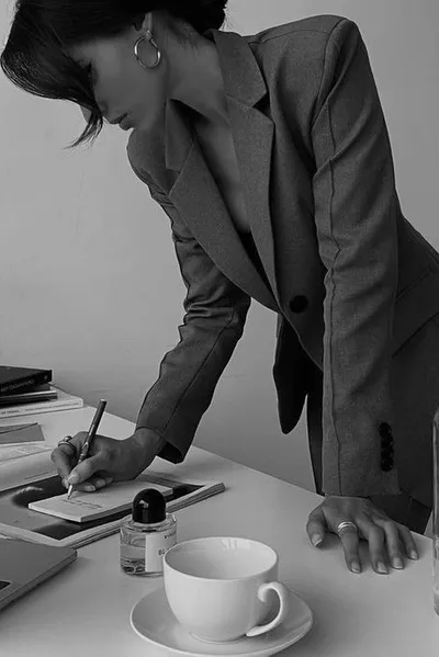 Flipped Chat AI – Chat cu Hailee