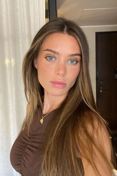 Flipped Chat AI – Chatten mit Lana Rhoades