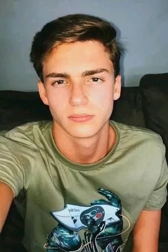 Flipped Chat AI – Чат с Габриэль Скрибел