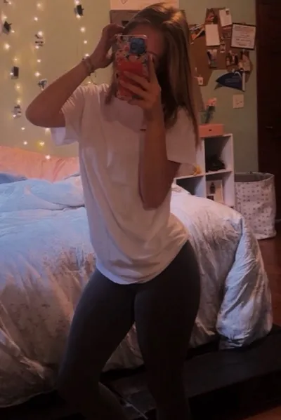 Flipped Chat AI – Chat s Chloe Bennett