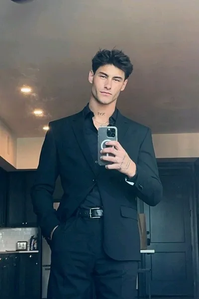 Flipped Chat AI – Чат с Дин Миллер