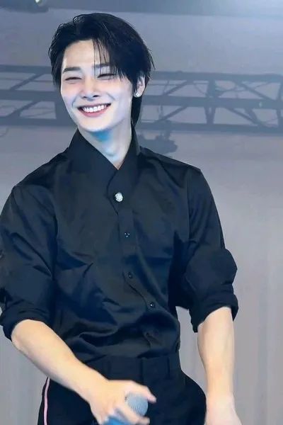 Flipped Chat AI – 與 Yang jeongin  聊天