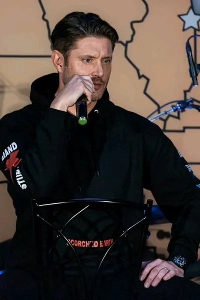 الذكاء الاصطناعي للدردشة المعكوسة – الدردشة مع Jensen ackles 