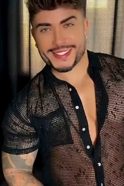 फ़्लिप्ड चैट AI – Damián Corvera के साथ चैट करें