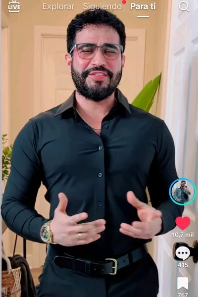 Flipped chat ai - makipag -chat sa Julián Aranzo