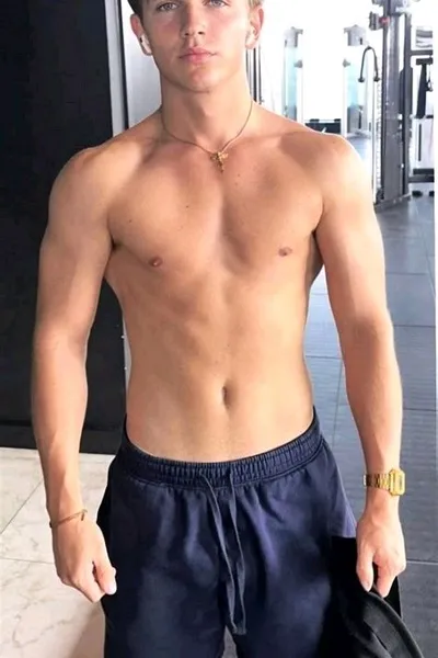 Flipped Chat AI – Chatta con Oscar Curtis