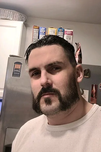 Flipped Chat AI – kalbėkite su Darrenas Kallenas