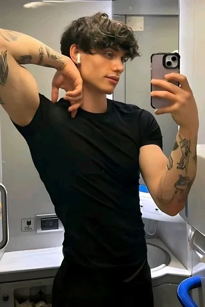 Adonis Morisonas fone