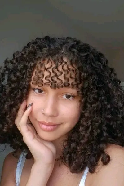 Flipped Chat AI – Sembang dengan Lívia Duarte