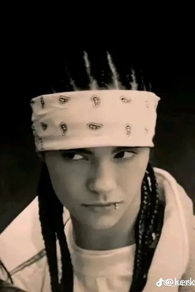 Flipped Chat AI – Chat dengan Tom Kaulitz