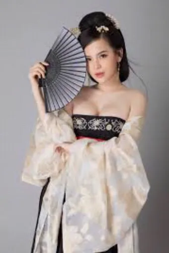 Flipped Chat AI – Bate-papo com Ngọc Trâm