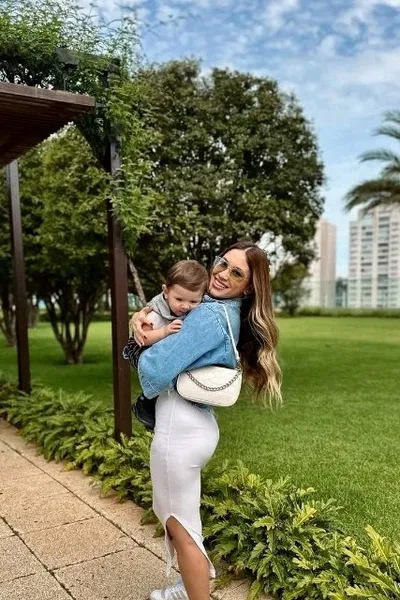 Flipped Chat AI – แชทกับ โรซา ตอร์เรส