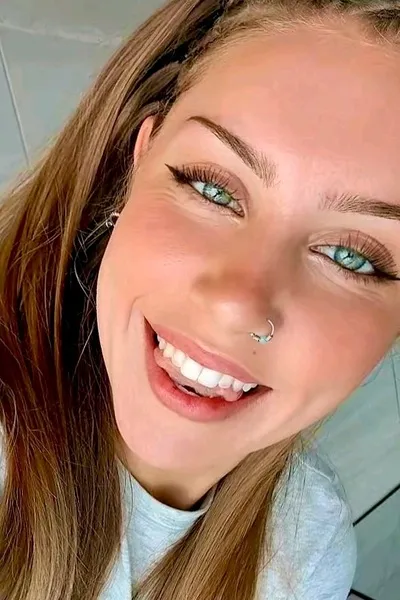 Flipped Chat AI – Chat dengan Daniela