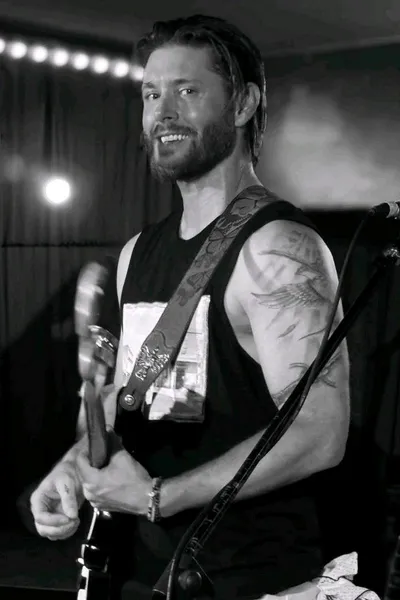 FlippedチャットAI – ジェンセン・アクレスとチャット