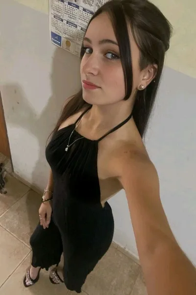 Flipped chat ai - makipag -chat sa Julia Baumbach