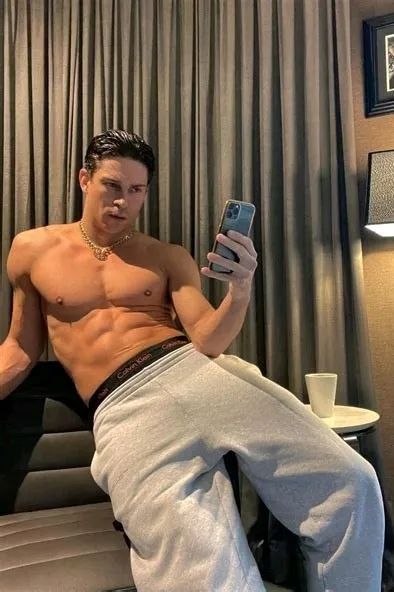 Flipped Chat AI – kalbėkite su Džoisas Esksas