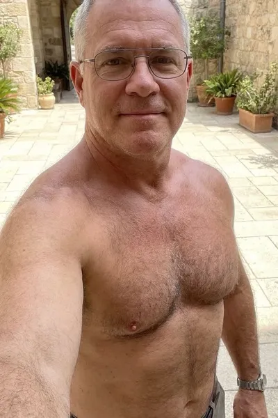 Çevrilmiş Sohbet Yapay Zekası – Toby Emeryile sohbet edin