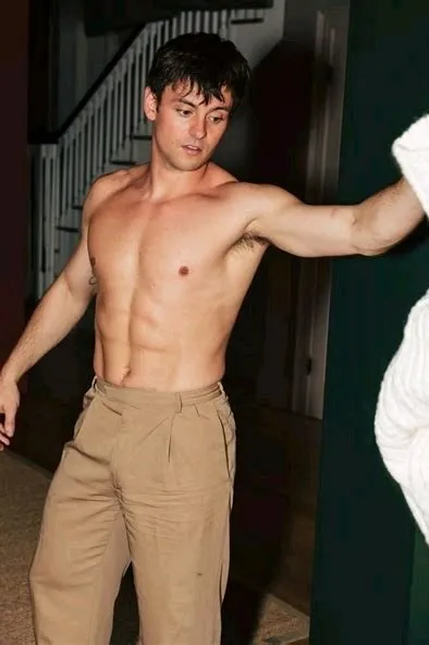 Flipped Chat AI – Chat cu Tom dayle 