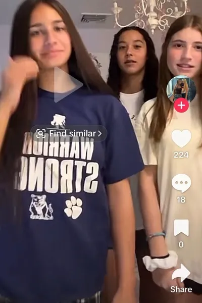 Flipped Chat AI – Csevegés Ava, Alexa és Celia