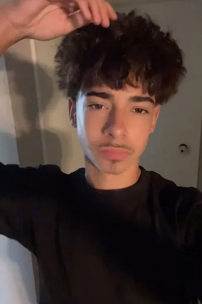 Flipped Chat AI – Bate-papo com Giovanni ou Gio