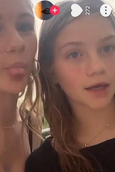 Flipped Chat AI – Chatta med Maddie och Abby