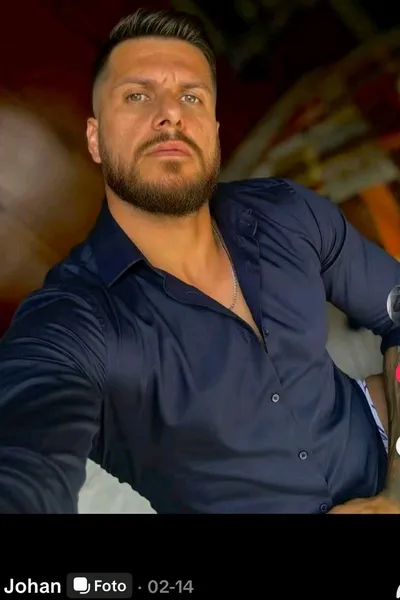 Flipped Chat AI – razgovarajte s Johan Estrella