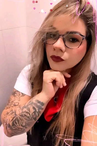 Odwrócony czat AI – rozmawiaj z Juliana Feitosa