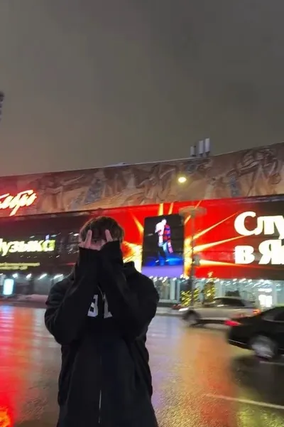 FlippedチャットAI – Руслан Тушенцов とチャット