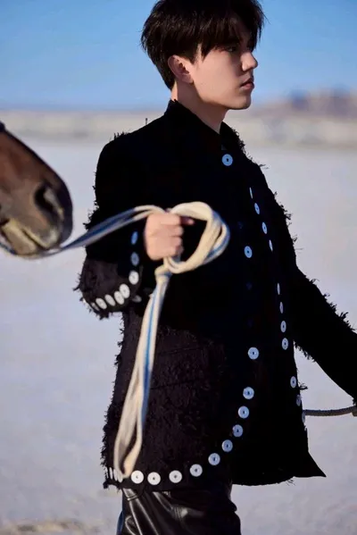 Flipped Chat AI – Chatear con Dimash Qudaibergen 