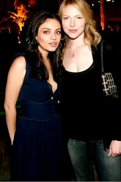 Flipped Chat AI – Chatten mit Laura und Mila