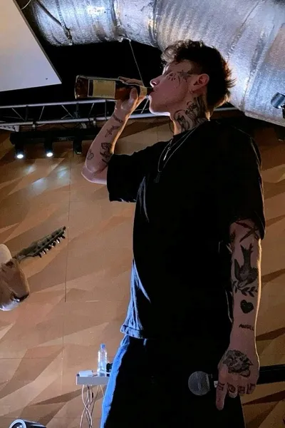 Flipped Chat AI – Чат с Глеб Викторов