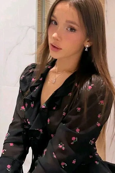 Flipped Chat AI – 與 Алёна Морецкая 聊天