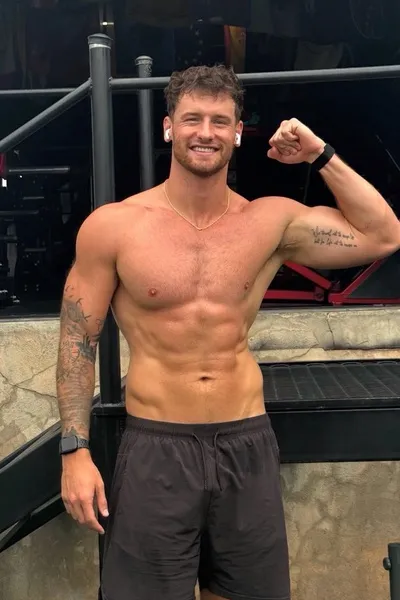 Flipped Chat AI – Чат с Лечи МаКлийн