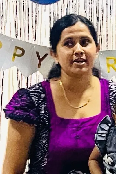 Odwrócony czat AI – rozmawiaj z Marisa Dennor