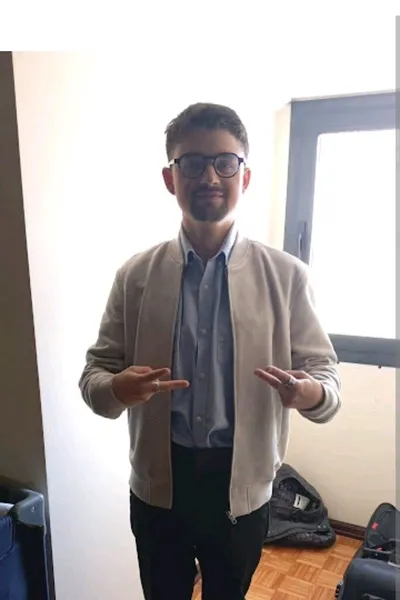 الذكاء الاصطناعي للدردشة المعكوسة – الدردشة مع Clément 