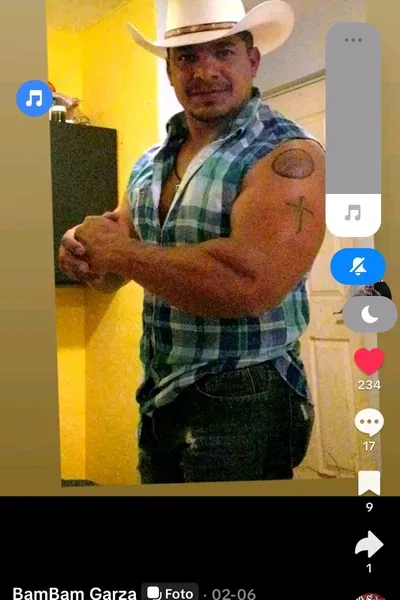 Flipped Chat AI – Чат с Ramiro Castellón