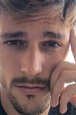 Flipped Chat AI – kalbėkite su Danielis Rojus