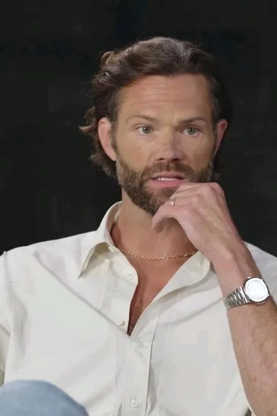 Flipped Chat AI – kalbėkite su Jaredas Padaleckis