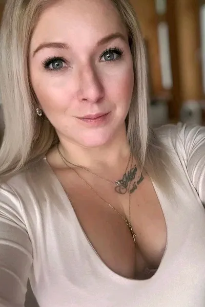 Flipped Chat AI – 與 卡塔琳·費涅什 聊天