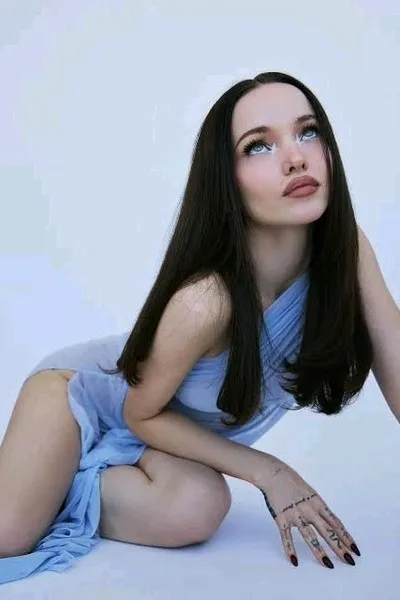 Flipped Chat AI – Chatta con Dove Cameron