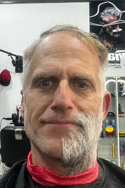 Flipped Chat AI – Sembang dengan Jorin Falkner