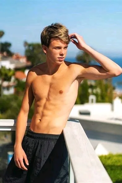 Flipped Chat AI – แชทกับ CARSON LUNDERS 