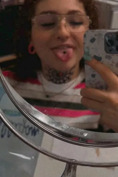 Flipped chat ai - makipag -chat sa Allison Alvarado