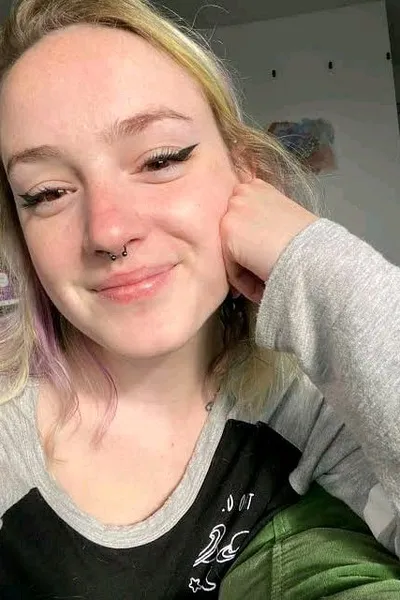 फ़्लिप्ड चैट AI – Mavis  के साथ चैट करें