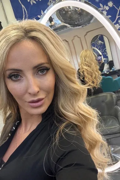 Çevrilmiş Sohbet Yapay Zekası – Miss Courtney ile sohbet edin