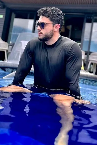 Flipped Chat AI – Chat dengan Raúl Cestero