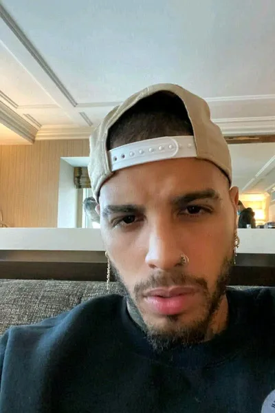 FlippedチャットAI – Raúl Ruiz (Rauw Alejandro)とチャット