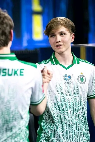 Flipped Chat AI – Чат с Иля Монеси