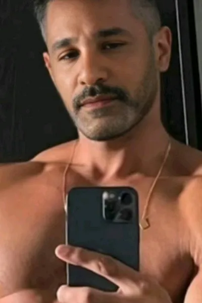 Çevrilmiş Sohbet Yapay Zekası – Mateo Elgueraile sohbet edin